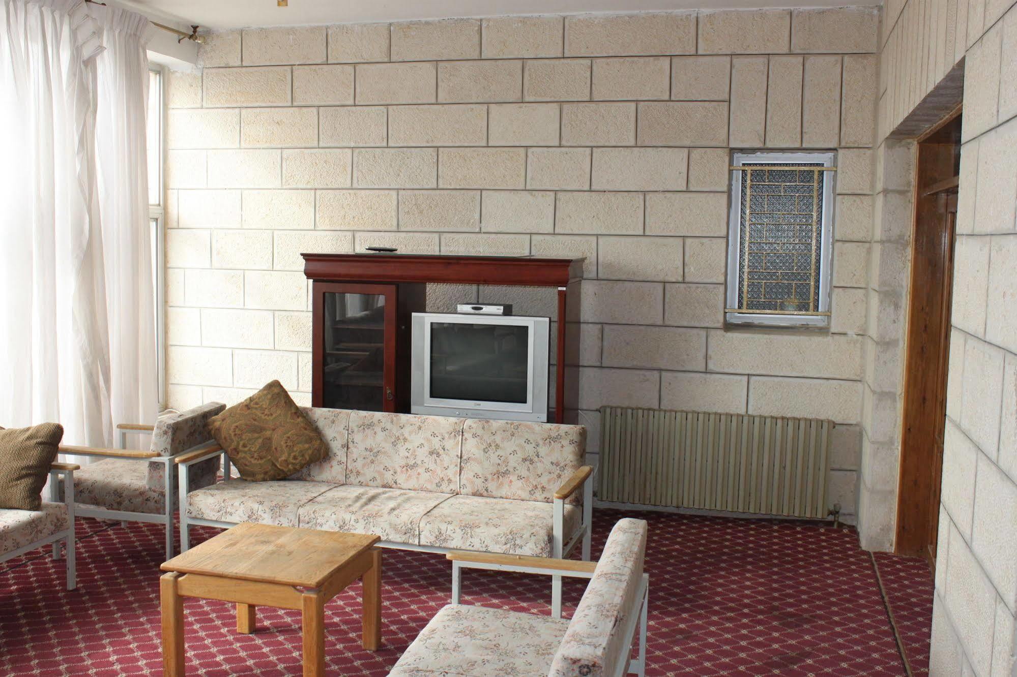 St Andrew'S Guesthouse - ラマッラ エクステリア 写真